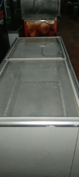 Arcón congelador con tapa de cristal 2 metros