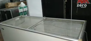 Arcón congelador con tapa de cristal 2 metros
