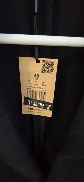 Americana "Scalpers" Talla 48. Nueva con etiqueta.