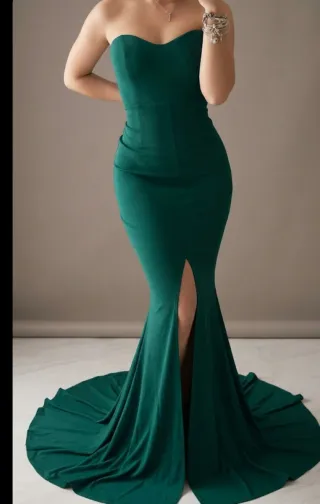 Abito lungo verde con spacco