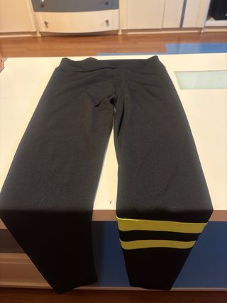 Mallas negras con rayas verdes