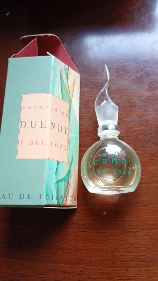 Miniaturas de Perfumes llenos , sin usar.