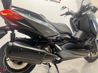 YAMAHA X-MAX 300 TECH MAX 2022 2418 kms.
