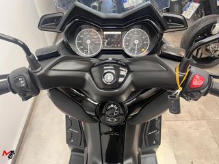 YAMAHA X-MAX 300 TECH MAX 2022 2418 kms.