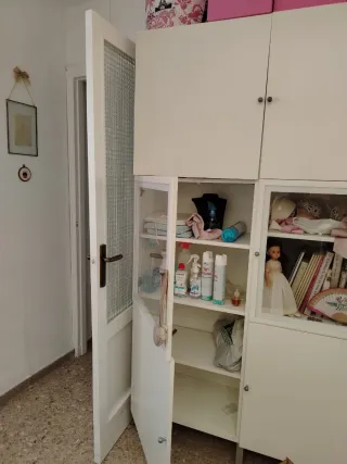 Armarios blancos para estudio o despacho