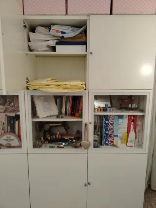 Armarios blancos para estudio o despacho