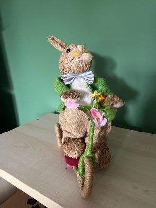 Conejo de Pascua Decorativo en Triciclo