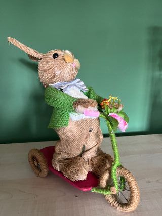 Conejo de Pascua Decorativo en Triciclo