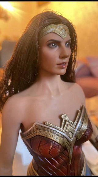 Hot Toys Wonder Woman JL Versión DELUXE