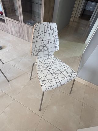 Mesa de comedor blanca con 6 sillas