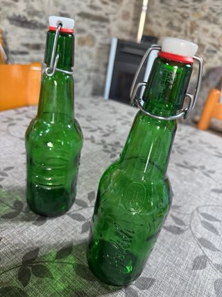 2 Botellas de cristal verde con tapón