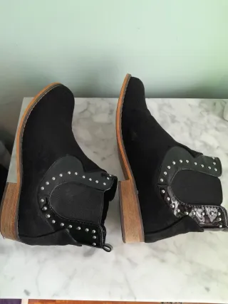 Botines negros talla 35