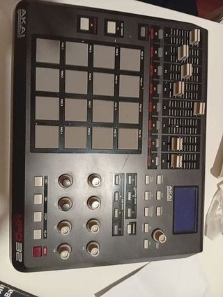 Akai MPD32 Controlador Profesional