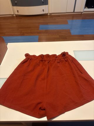 Pantalones cortos rojos con cordón