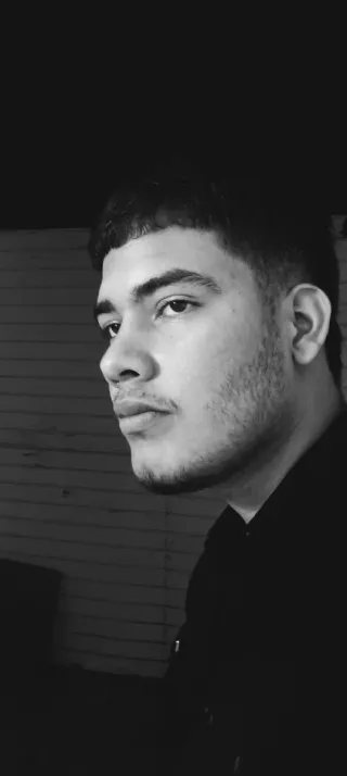 Tengo 19 años y vivo en Llíria