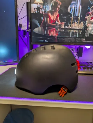 Casco Bici/Patín con Luz Trasera y delantera LED