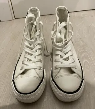 Zapatillas altas tipo Converse blancas