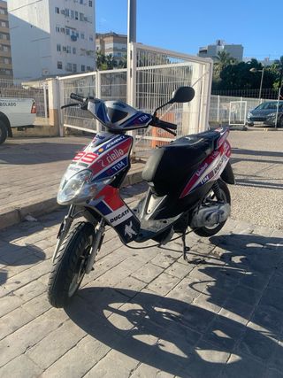 Moto 49cc Ducati Scooter Roja Negra