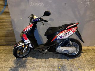Moto 49cc Ducati Scooter Roja Negra