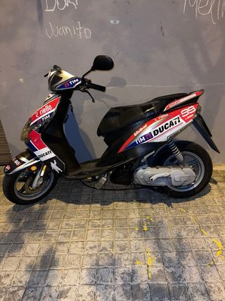 Moto 49cc Ducati Scooter Roja Negra