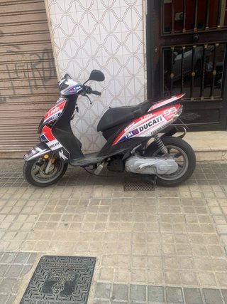 Moto 49cc Ducati Scooter Roja Negra