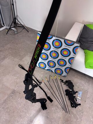 Arco Initech 2 con accesorios, 6 flechas y diana