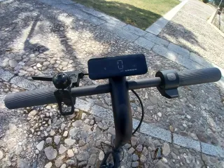 Patinete eléctrico negro