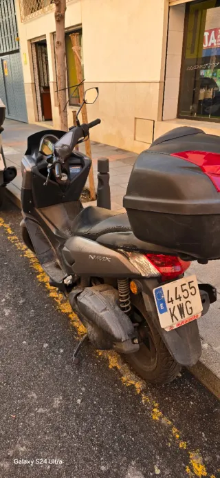 Yamaha nmax 125 en buen estado  revisiones al dia