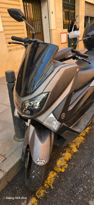 Yamaha nmax 125 en buen estado  revisiones al dia