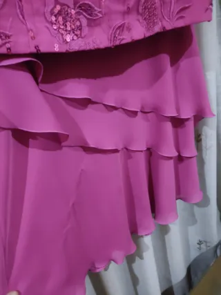 Traje de fiesta fucsia con pedrería Madrina T48