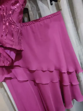 Traje de fiesta fucsia con pedrería Madrina T48