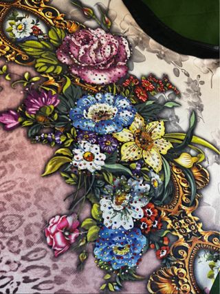 T-shirt donna fantasia fiori, animalier e strass