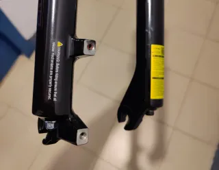 Horquilla SR Suntour XCM 29 con bloqueo remoto