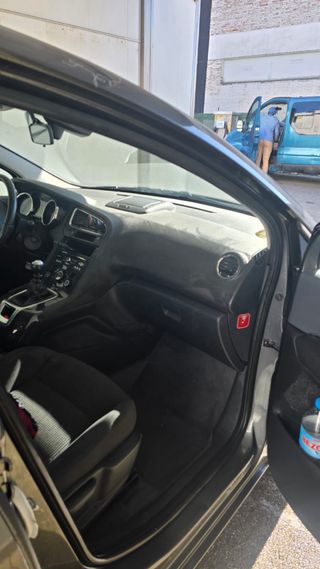 Peugeot 5008 2014