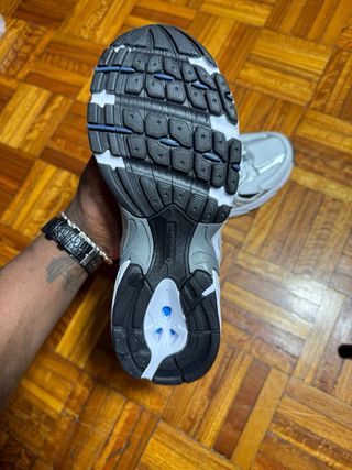 Tênis New Balance 530 Branco e Prata