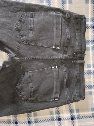 Pantalón vaquero elástico negro