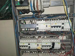 Componentes Eléctricos Schneider