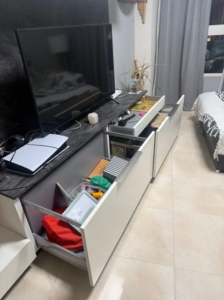 Mueble TV lacado blanco y pizarra