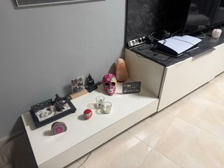 Mueble TV lacado blanco y pizarra