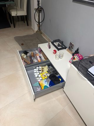 Mueble TV lacado blanco y pizarra