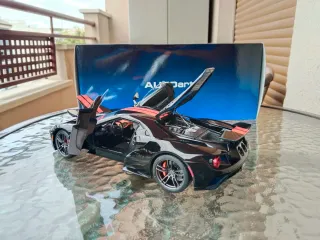Ford GT Autoart 1/18