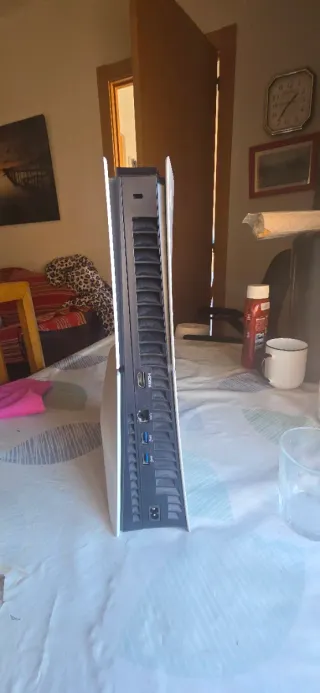 Ps5 Slim 1TB con lector - Solo consola y cables