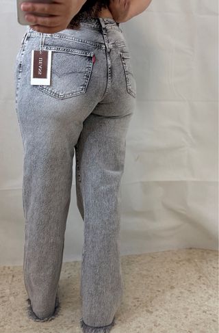 Pantalones vaqueros grises desgastados mujer