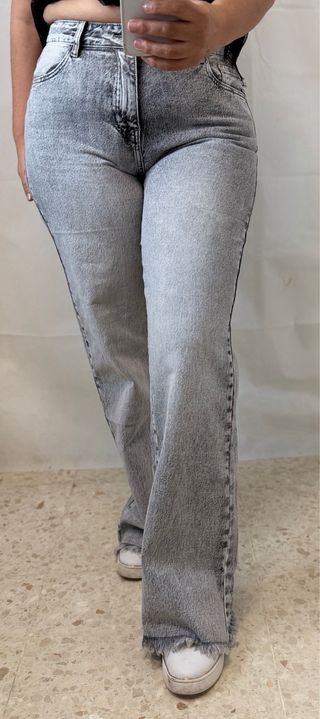 Pantalones vaqueros grises desgastados mujer
