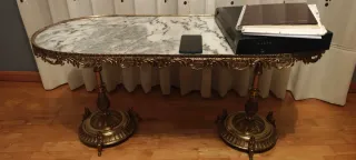 Mesa de bronce y mármol estilo vintage