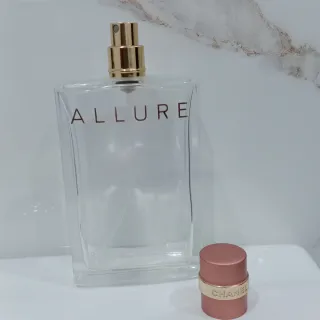 Frascos vacíos de fragancia.