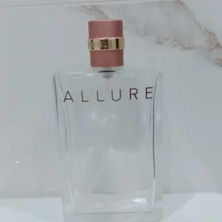 Frascos vacíos de fragancia.