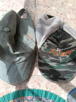 Due cappelli e ventaglio con fodera