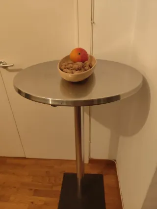 Tavolo alto rotondo in metallo e legno