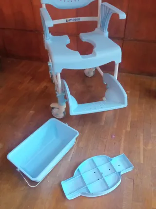 Silla de ducha y WC multifuncional